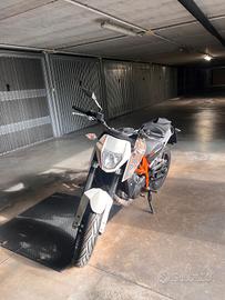 KTM DUKE 690