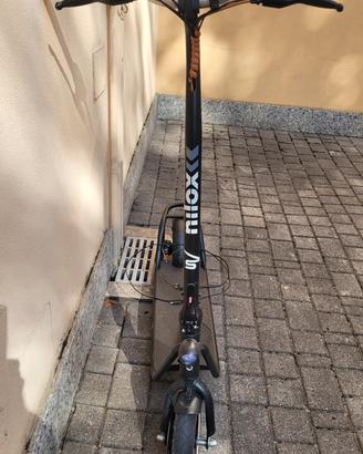 Monopattino elettrico Nilox escooter 10