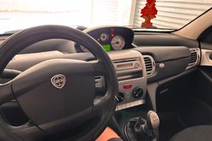 Lancia y