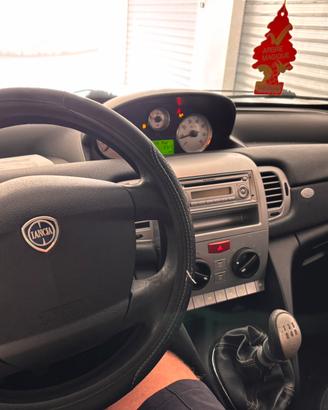 Lancia y