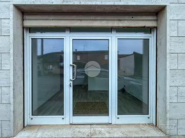 NEGOZIO A CASALROMANO