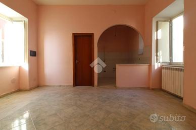 3 LOCALI A CASAGIOVE