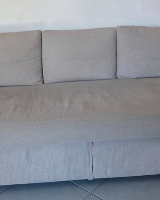 Divano letto a tre posti