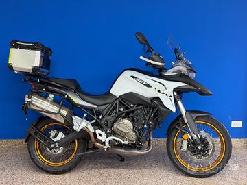 Qj Motor SRT 700 2024 CON TRIS DI VALIGIE TUA A SO