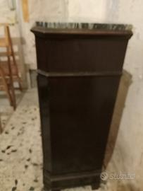 comodino antico 