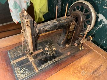 Macchina da cucire Singer a pedale – inizi ‘900