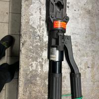 Pinza per raccordare capicordi per elettricisti