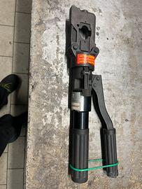 Pinza per raccordare capicordi per elettricisti