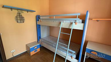 Cameretta completa con letto a castello