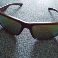 Occhiali con lenti a specchio colorate