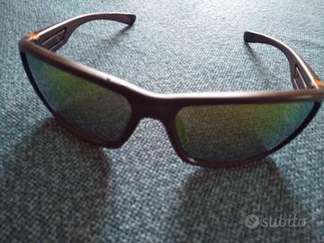 Occhiali con lenti a specchio colorate