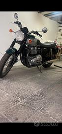 Moto TRIUMPH T100