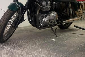 Moto TRIUMPH T100