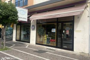 MONFALCONE: Centralissimo NEGOZIO