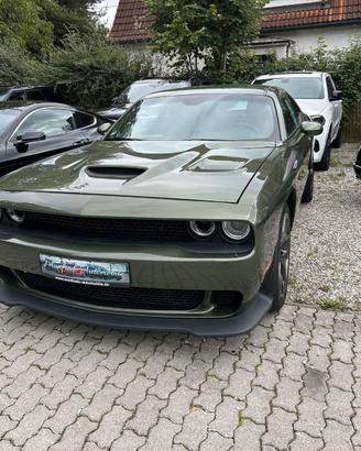 Auto stupenda doge challenger