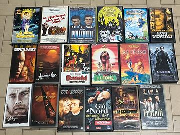 LOTTO 102 VHS MISTE TITOLI NELLE FOTO