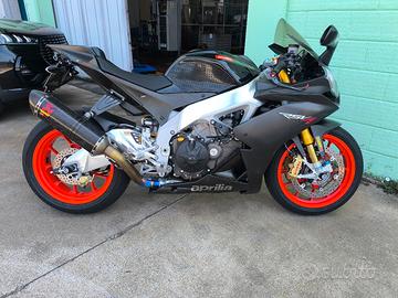 Aprilia rsv4 factory aprc se 