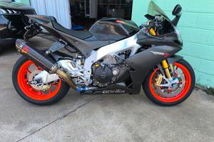 Aprilia rsv4 factory aprc se 