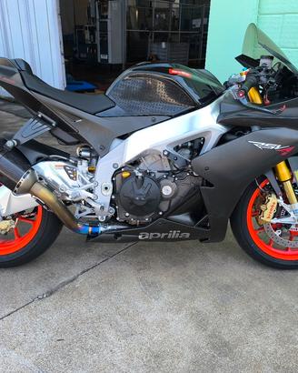 Aprilia rsv4 factory aprc se 