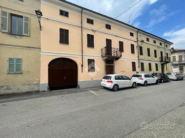 3 LOCALI A CRESCENTINO