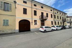 3 LOCALI A CRESCENTINO