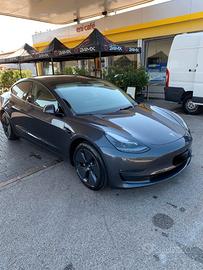 Tesla Model 3 Long Range Dual Motor solo 28.000km