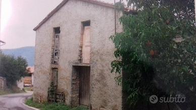 Rustico con appezzamento terra