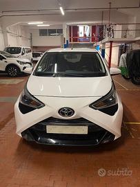 TOYOTA AYGO 1.0VVT-i 72ch X-PLAY