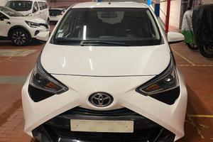TOYOTA AYGO 1.0VVT-i 72ch X-PLAY
