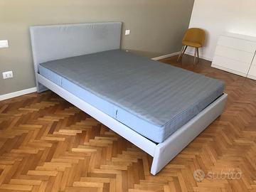 Letto matrimoniale Ikea e materasso