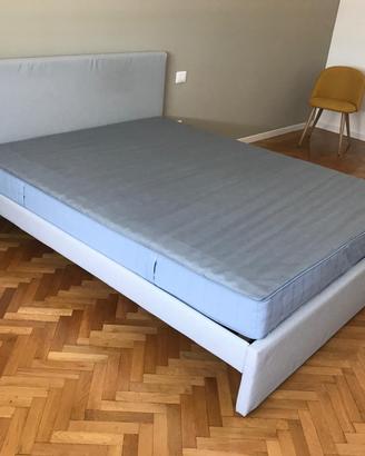Letto matrimoniale Ikea e materasso