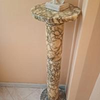 Colonna in marmo ornamentale
