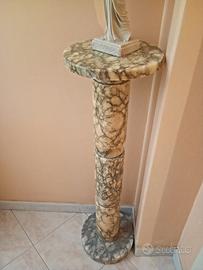 Colonna in marmo ornamentale