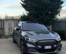 Ford Mustang Mach e trazione integrale extended