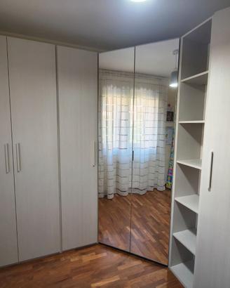 Armadio ad angolo a 6 ante con cabina