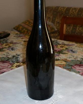 BOTTIGLIE CON VETRO NERO DEGLI ANNI 50 CON GOBBA