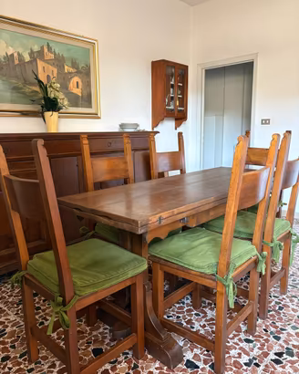 Tavolo con sedie
