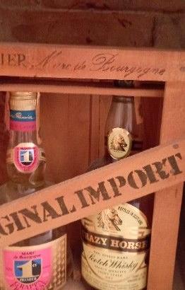 Cassetta  legno con bottiglie vintage collezione