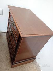 Coppia di comodini con 3 cassetti