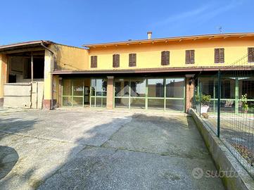 CASA DI CORTE A CASALMORO