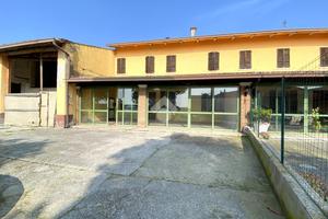 CASA DI CORTE A CASALMORO