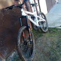 Santa Cruz Bullit - bici Downhill/enduro/freeride