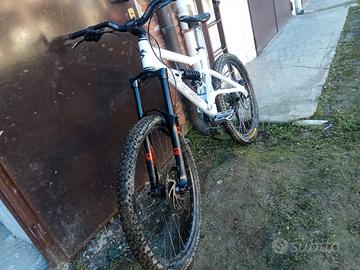 Santa Cruz Bullit - bici Downhill/enduro/freeride