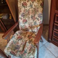 Sedia con struttura in legno 