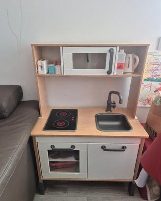 Cucina gioco Ikea legno di betulla con accessori.