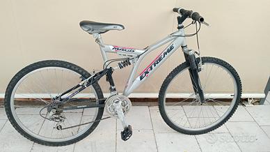 Bicicletta mountain bike