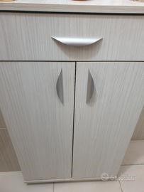 Mobile bagno con cassettone