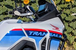 Honda Transalp XL750 accessoriata in garanzia