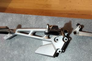 pedana sx Suzuki Gsr 600