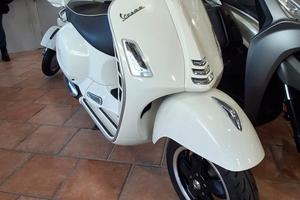 Piaggio Vespa 300 GTS hpe